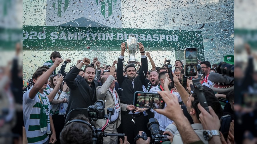 Bursaspor, �ampiyonluk kupas�n� t�renle ald�