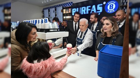 Bir Berna Bakan klasii daha 2. BURFA Kafe ubesi Alyor