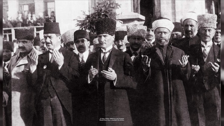 Atatrk zellikle istedi; TBMM salavatlar, hatimler ve dualarla ald