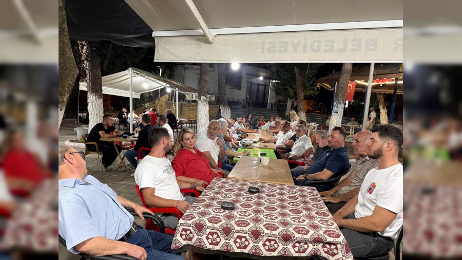Hrriyet Mahallesi'nden Berna L'e byk destek