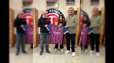 Mustafa Kaya ve Kz Berfinden Spora Kalpten Destek