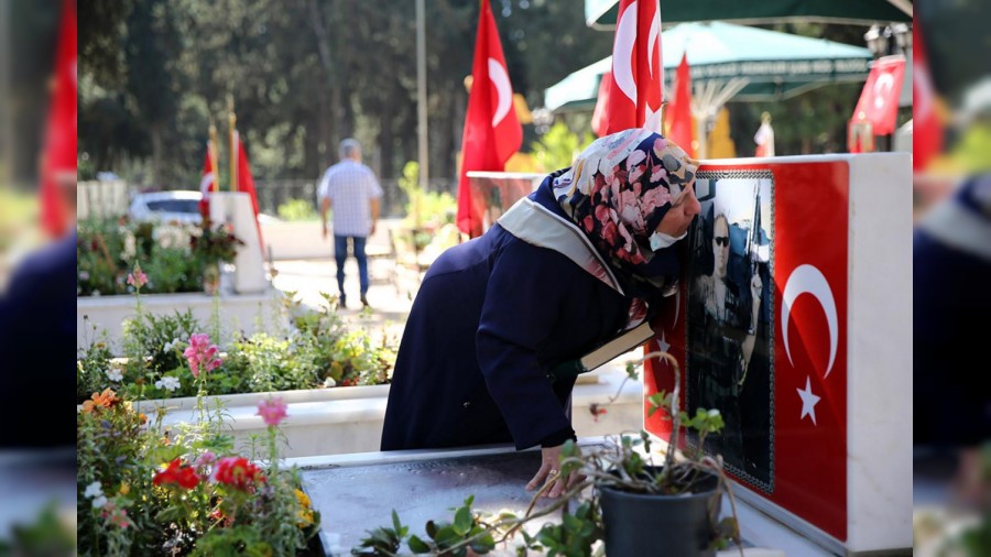 ehit aileleri barlarna ta basarak srece destek veriyor