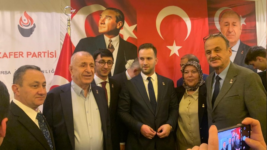 �mit �zda�'dan Bursa'da dikkat �eken a��klamalar  �Adalet Yoksa Sab�r da Kalmaz�