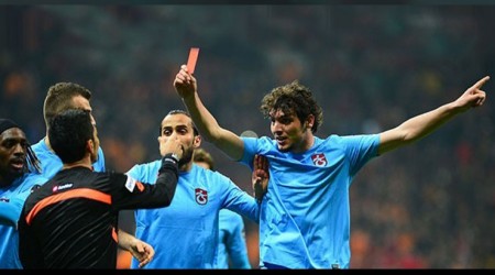 Krmz kart gren yand. Futbolcular bakn ne cezasyla kar karya kalacak
