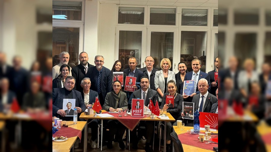 ALTACA KAYI�O�LU�NDAN ALMANYA�DA �SLAMOFOB� VE ��FTE VATANDA�LIK VURGUSU  