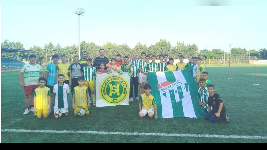 Hürspor’un miniklerinden Bursaspor’a destek