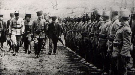 "Ordular, ilk hedefiniz Akdeniz'dir, ileri!"
