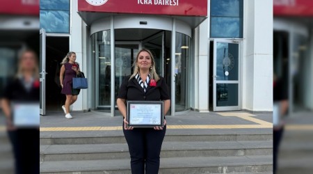 Zaferin Mimarı Berna İl Mazbatasını Aldı